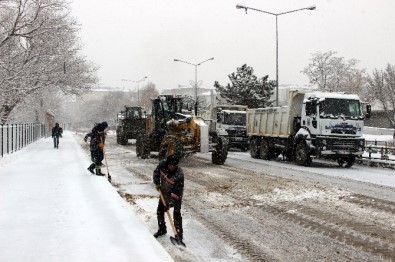 Erzurum'da Karla Mücadele Başladı