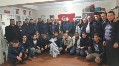 Salihli'de MHP'nin Eski Yönetiminden Yeni Yönetime Ziyaret