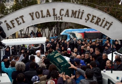 Ünlü Oyuncu Erdal Tosun Son Yolculuğuna Uğurlandı