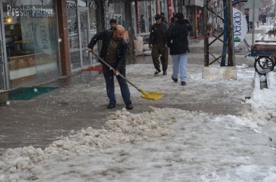 Yüksekova'da Kar Yağışı
