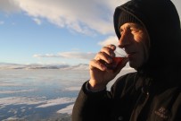 MANGAL KEYFİ - Çıldır Gölü Dondu