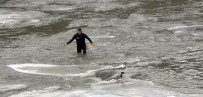 YABAN ÖRDEĞİ - Eksi 20 Derecede Ördek Kaçtı Dalgıç Kovaladı
