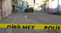 HACIBABA MAHALLESİ - Evin Duvarına Çarptı, Üzerimde Bomba Var Dedi
