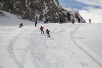 KAYAK SEZONU - Hakkari Kayak Merkezi Sezona Merhaba Dedi