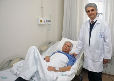 Doktoru Riski Aldı, 11.5 Cm Aort Damarı Patlamadan Ameliyat Edildi