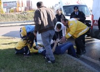 Kavşakta Durmayan Otomobile Otobüs Çarptı Açıklaması 2 Yaralı