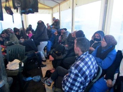 Çeşme'de 53 Sığınmacı Yakalandı