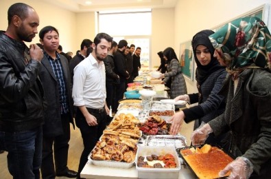 GAÜN İlahiyat Fakültesi Öğrencilerinden Halep Yararına Kermes