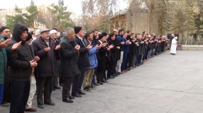 İstanbul Şehitleri İçin Karaman'da Gıyabi Cenaze Namazı Kılındı