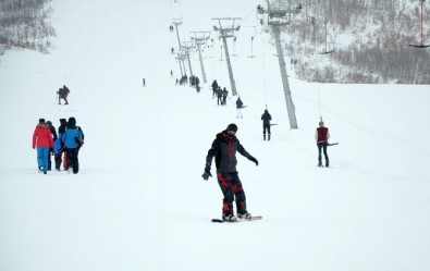 Kış Turizminin Parlayan Yıldızı Ovacık'ta Kayak Sezonu Açıldı