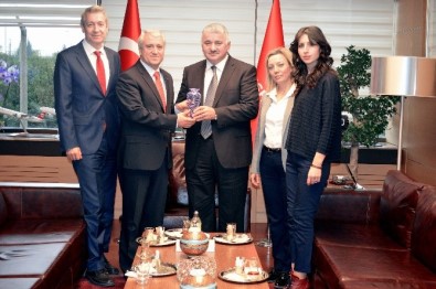Rektör Gündoğan, THY Genel Müdürü Bilal Ekşi'yi Ziyaret Etti