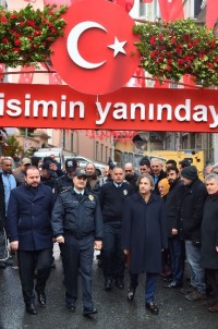 Beyoğlu İlçe Emniyet Müdürlüğü Karanfillerle Donatıldı