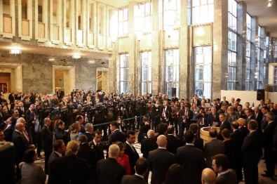 Çekya, TBMM'ye Avizeleri Teslim Etti