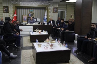 Cihanbeyli'de Akşam Sohbetleri Devam Ediyor