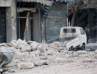 Halep'te yüzden fazla çocuk bir binada mahsur kaldı