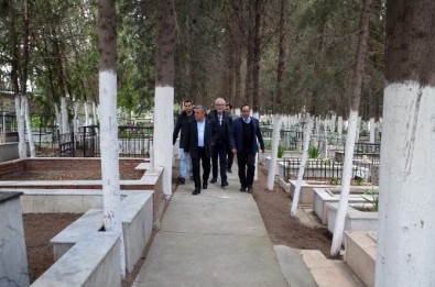 Kuşadası Adalızade Mezarlığı'nda Düzenleme Yapılıyor