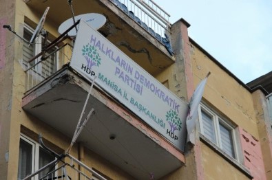 Manisa'da HDP İl Binasına Polis Baskını