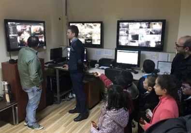 Minik Öğrencilerden Sultanbeyli İlçe Emniyet Müdürlüğüne Taziye Ziyareti