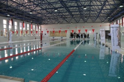 Niğde Belediyesi'nden Ödüllü Su Topu Turnuvası