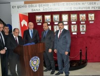 İBRAHIM ETHEM - Sağlık Kurumları Şehitlik Köşesine Gül Bıraktı