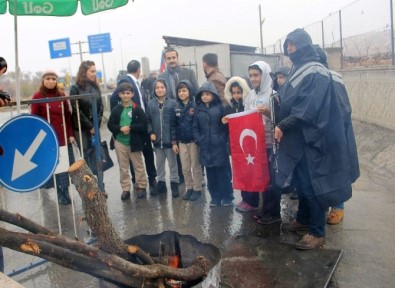 Siirtli Öğrenciler Polise 'Cevşen' Verdi