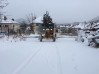 SÜRGÜN - Beyşehir Ve Derebucuk'ta Kar Yağışı Ulaşımda Aksamalara Yol Açıyor