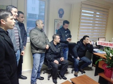 Bozüyük'te Fabrika Çalışanları Ve Öğrencilerden Polislere Ziyaret