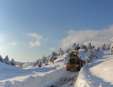 Büyükşehir Belediyesi Ekipleri, Kar Yağışına Karşı Hazırlıklarını Tamamladı