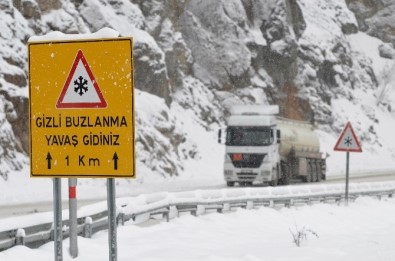 Kar Ve Buzlu Yollar Zigana Dağı Ve Geçidi'nde Sürücülere Zor Anlar Yaşatıyor