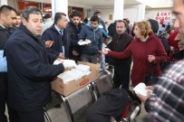 ETLI EKMEK - Karaman Belediyesi, Otogarda Bekleyen Yolculara Sıcak Çorba Dağıttı