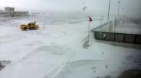 YOLCU UÇAĞI - Konya'da Uçuşlara Kar Engeli