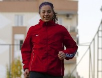 HÜSEYIN TÜRK - Bayan futbolcudan centilmenlik örneği