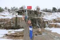 PAŞABAHÇE - Sivas'ta Şelale Buz Tuttu