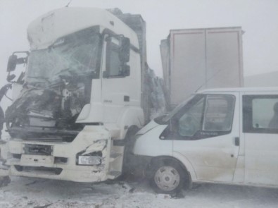 Sivas'ta zincirleme kaza: Çok sayıda yaralı var