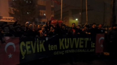 Soğuk Havaya Aldırmadan Polise Destek İçin Toplandılar