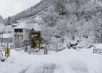 Trabzon'da 80 Mahalle Yolu Kar Nedeniyle Ulaşıma Kapalı Haberi