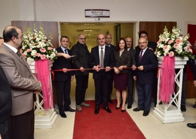 'Türkiye'de Her Yıl Yaklaşık 150 Bin Kişiye Kanser Tanısı Konuyor'