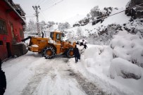 KADIN HASTA - Diyaliz Hastası Kadın Servise Kepçeyle Taşındı