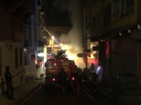 İTFAİYE MERDİVENİ - Fatih'te Korkutan Otel Yangını
