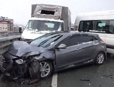 Rize’de 20 aracın karıştığı zincirleme trafik kazası: 8 yaralı