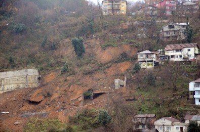 Yurt İnşaatının İstinat Duvarı Çöktü