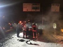 OTOMOBİL YANGINI - Lüks Otomobil Alev Alev Yandı, Sürücü Son Anda Kurtuldu
