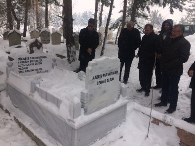 'Türkü Paşa' Raci Alkır Ölümünün 5. Yıldönümünde Mezarı Başında Anıldı
