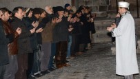 Aksaray'da Şehitler İçin Gıyabi Cenaze Namazı Kılındı