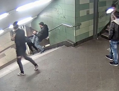 Almanya'yı ayağa kaldıran metro saldırganı yakalandı!