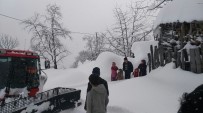 PALETLİ ARAÇ - Kar Sebebiyle Mahsur Kalan Hastalara Kurtarma Operasyonu