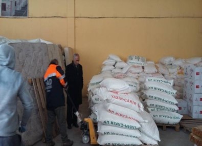 Şeker Ve Makine Fabrika Çalışanlarından Mültecilere 3 Ton Un Yardımı