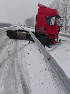 Tokat'ta Kar Yağışı Ve Buzlanma Kazalara Neden Oldu