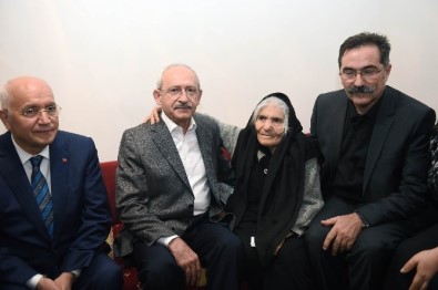 CHP Genel Başkanı Kılıçdaroğlu, Yarbay Ali Tatar'ın Annesini Ziyaret Etti