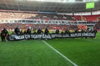 Eskişehirsporlu Oyuncular Sahaya Polis Montlarıyla Çıktı